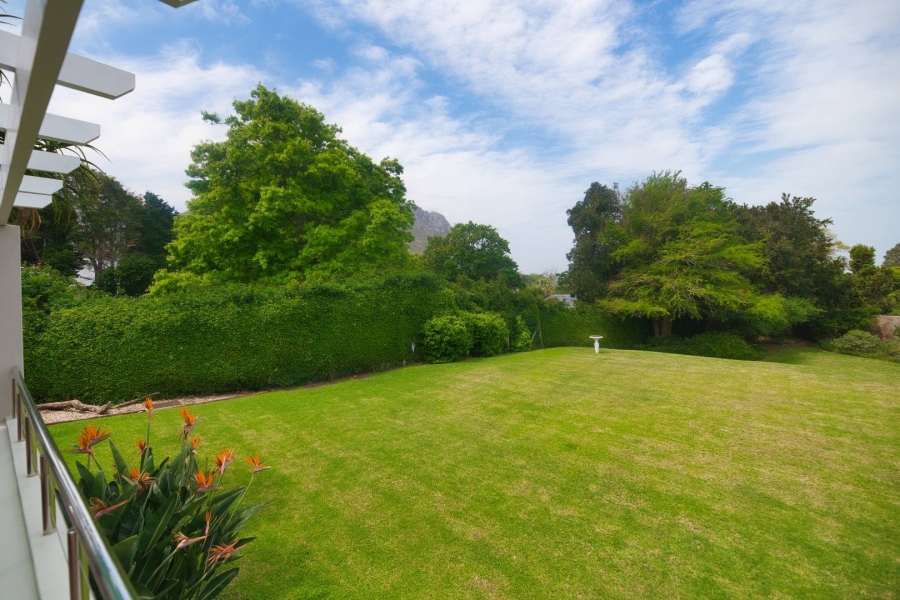 5 Bedroom Property for Sale in Fernkloof Estate Western Cape